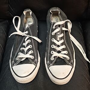 Size 7 men/9 women converse